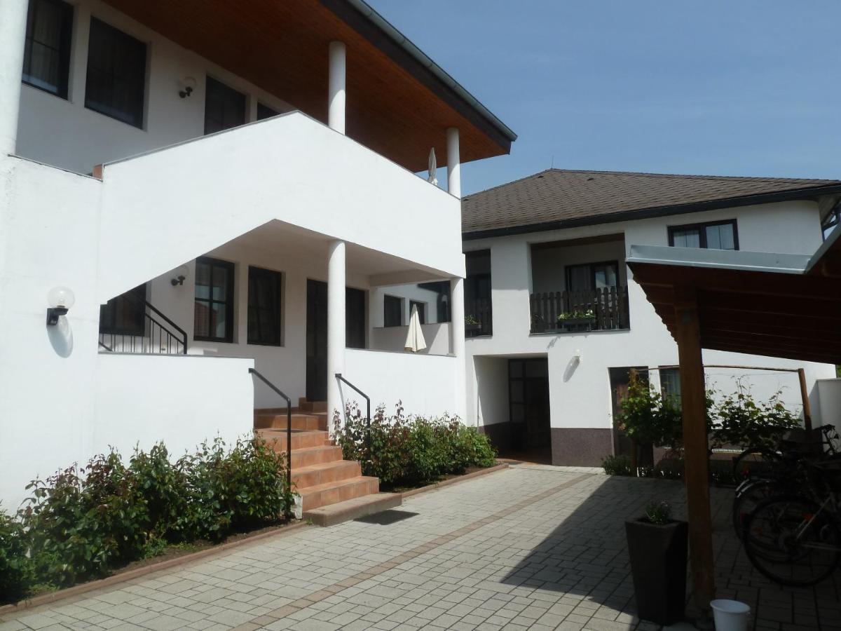 Ferienwohnungen & Weingut Kroiss Silvia Illmic Kültér fotó